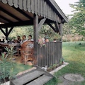 Natierať s novou ekologickou lazúrou je možné aj uprostred záhradky